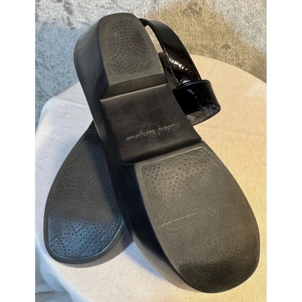Robert Clergerie tan Black patent Leather color block Sz 9 slingback Sandals
